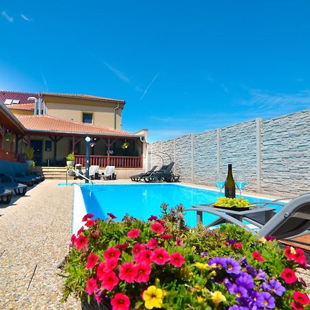 Penzion Zajecak Zajeci Exterior photo